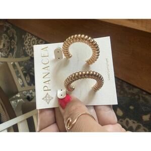 New gold hoop earrins